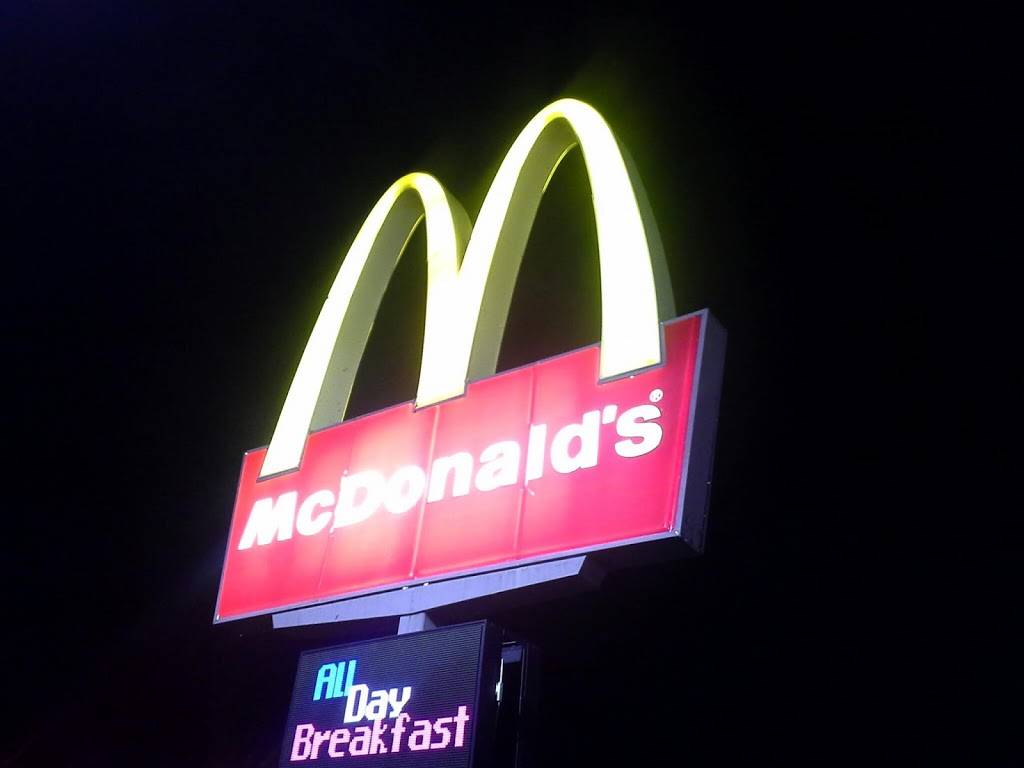 McDonalds | cafe | 4810 S Broadway, Wichita, KS 67216, USA | 3165220588 OR +1 316-522-0588