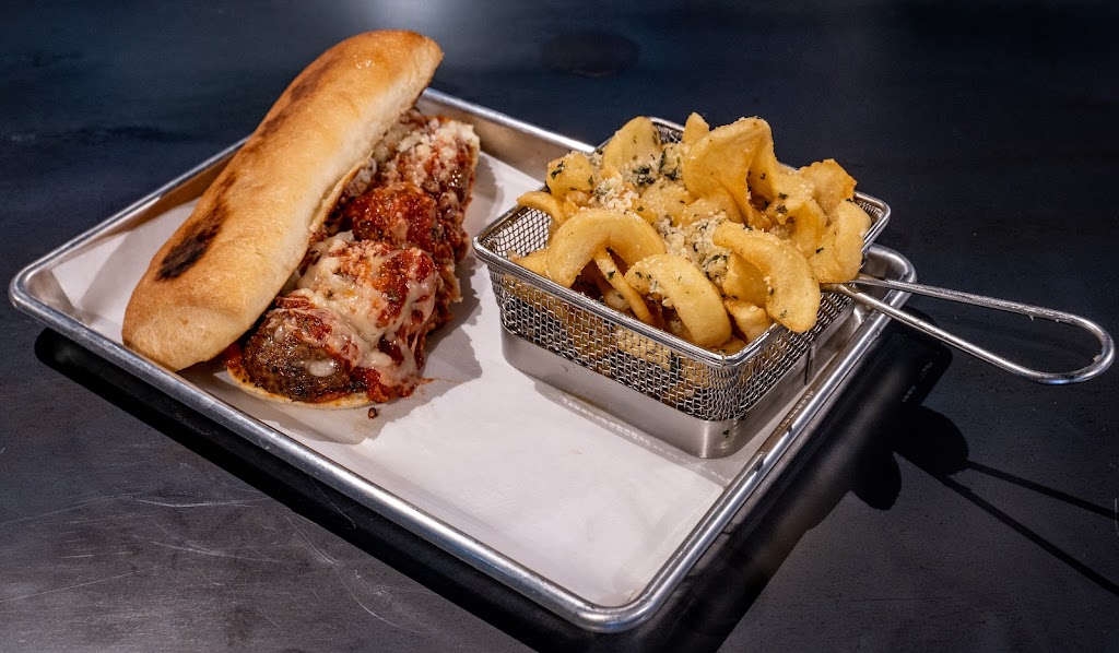 Central Station Bar and Grill | restaurant | 10 E Main St, Turlock, CA 95380, USA | 2096691010 OR +1 209-669-1010