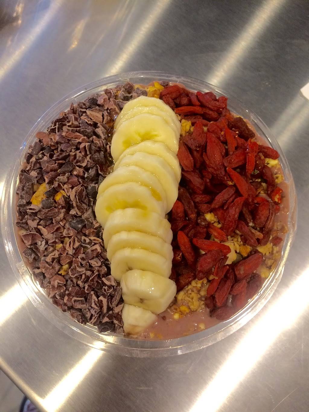 The Weekly Juicery | restaurant | 632 E Market St Suite 102, Louisville, KY 40204, USA | 5028822822 OR +1 502-882-2822