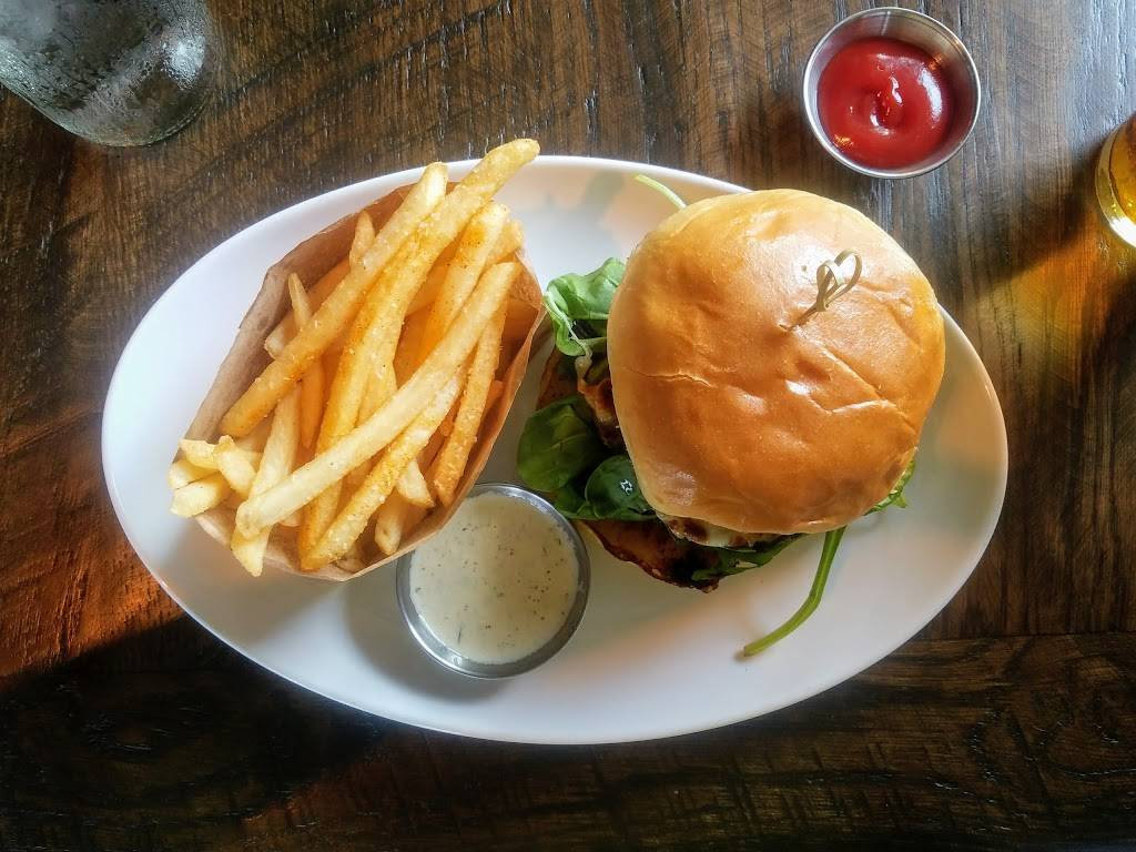 Ollie & Hobbes Craft Kitchen | restaurant | 310 E Gold Coast Rd #101, Papillion, NE 68046, USA | 4028843338 OR +1 402-884-3338