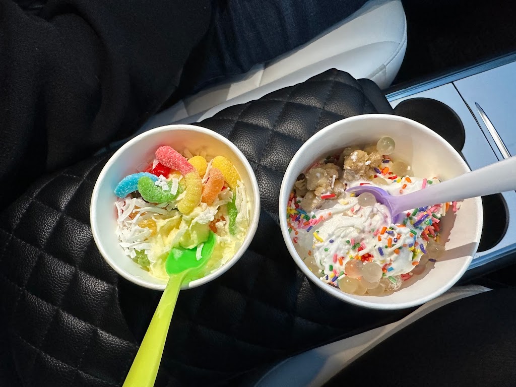 Suzys Swirl | bakery | 205 N Waukegan Rd, Lake Bluff, IL 60044, USA | 2245445189 OR +1 224-544-5189