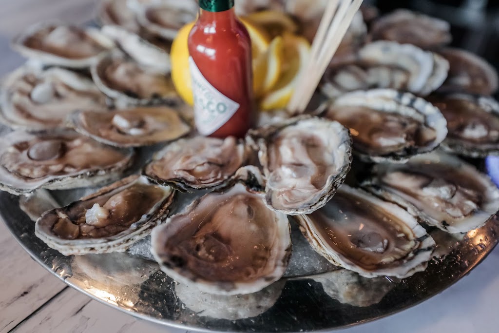 Hook & Reel Seafood & Bar | restaurant | 2430 Market St NE, Washington, DC 20018, USA | 2025255581 OR +1 202-525-5581