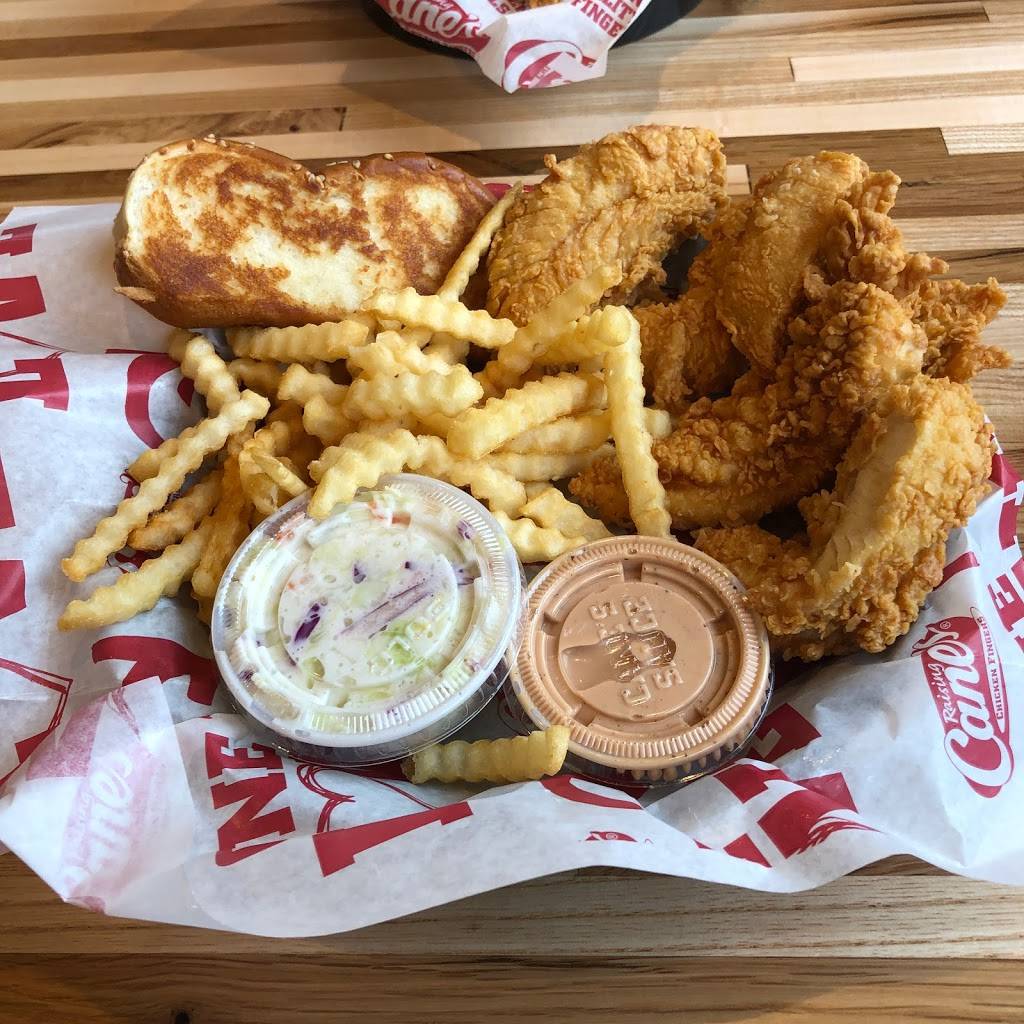 Raising Canes Chicken Fingers | meal takeaway | 60 W 63rd St, Westmont, IL 60559, USA | 6309684799 OR +1 630-968-4799