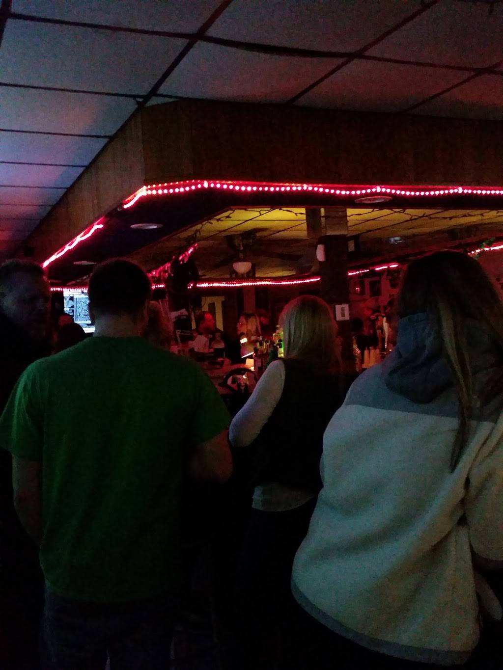 New White Swan | restaurant | 8821 Millers Island Rd, Sparrows Point, MD 21219, USA | 4104775092 OR +1 410-477-5092