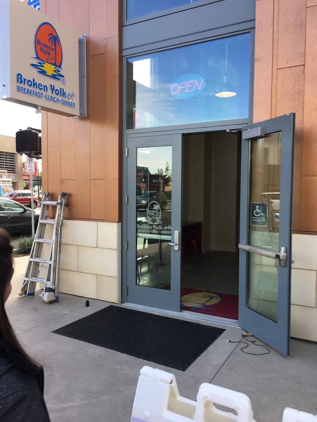 The Broken Yolk Cafe | restaurant | 5120 College Ave, San Diego, CA 92115, USA | 6195013030 OR +1 619-501-3030