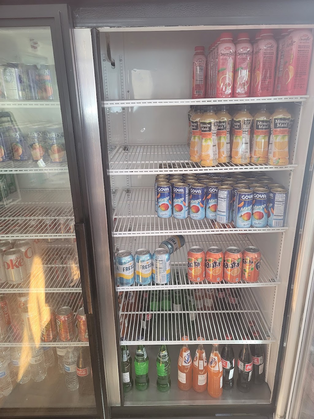 Palmyra Restuarant | restaurant | 2907 Douglas Ave, Des Moines, IA 50310, USA | 5156303402 OR +1 515-630-3402