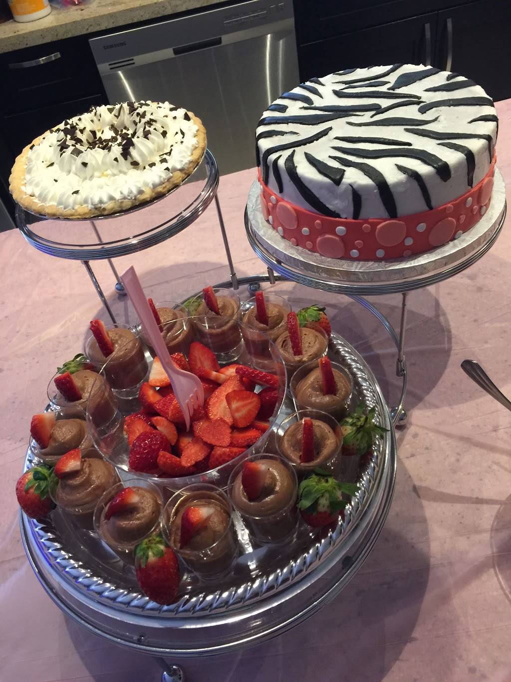 Mamita’s Munchies | restaurant | 8228 W Flagler St, Miami, FL 33144, USA | 3052220840 OR +1 305-222-0840