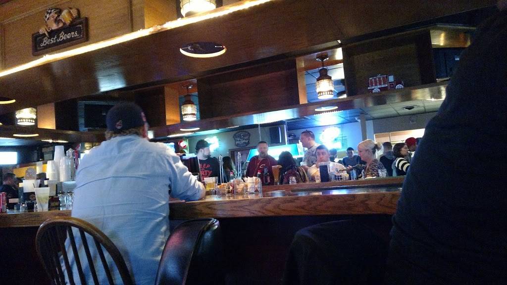 Razzles | restaurant | 27128 Bagley Rd, Olmsted Falls, OH 44138, USA | 4402353663 OR +1 440-235-3663