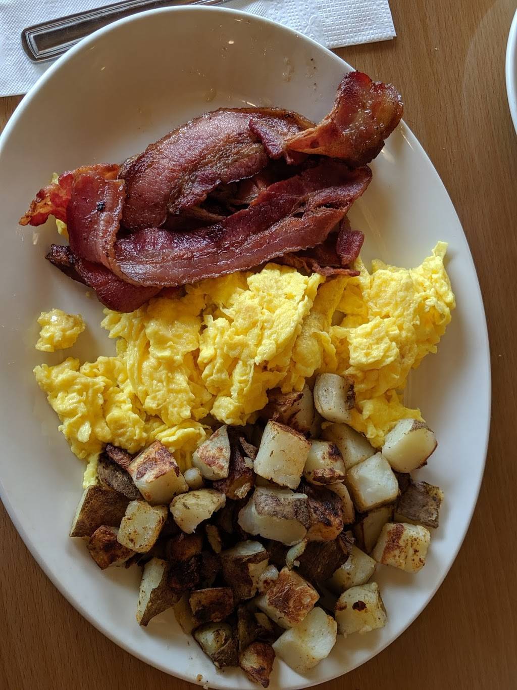 Sunset Grill | restaurant | 487 Holland St W, Bradford, ON L3Z 0C1, Canada | 9057789088 OR +1 905-778-9088