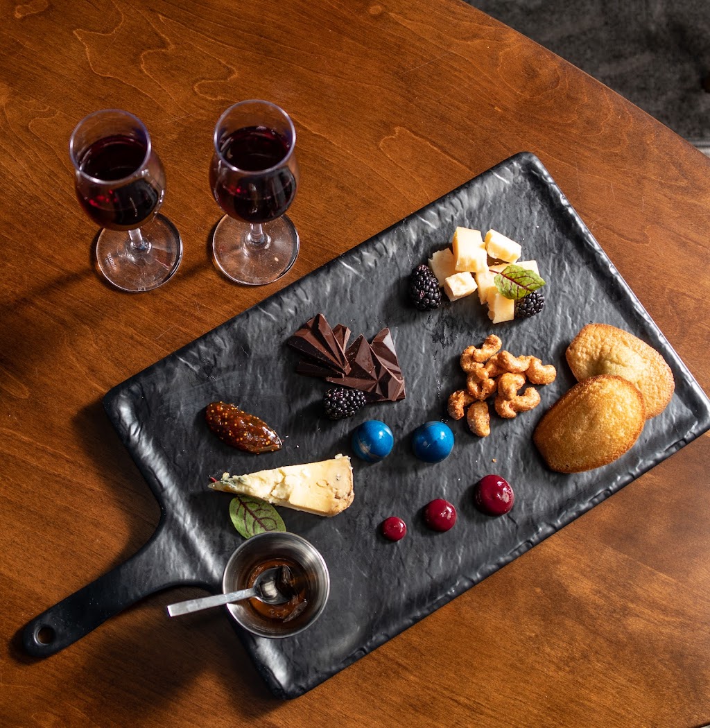 Sea Grapes Wine Lounge & Light Fare | restaurant | 6390 Gulf Blvd, St Pete Beach, FL 33706, USA | 7275000052 OR +1 727-500-0052