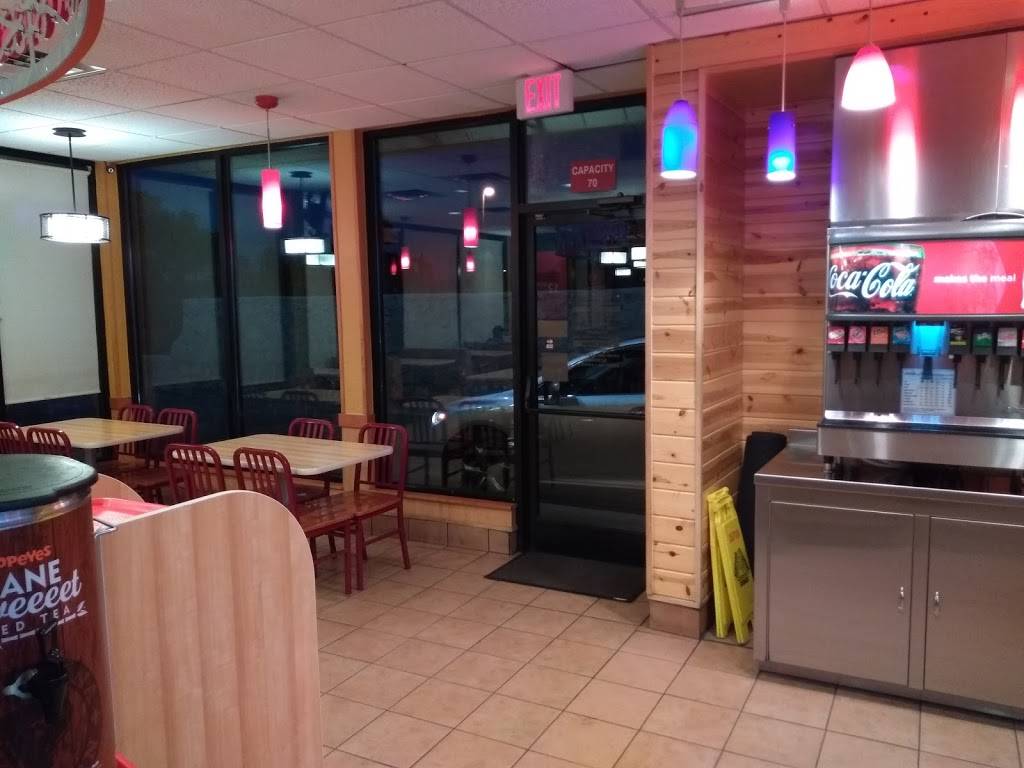 Popeyes Louisiana Kitchen | restaurant | 7272 N Mesa St, El Paso, TX 79912, USA | 9155859845 OR +1 915-585-9845