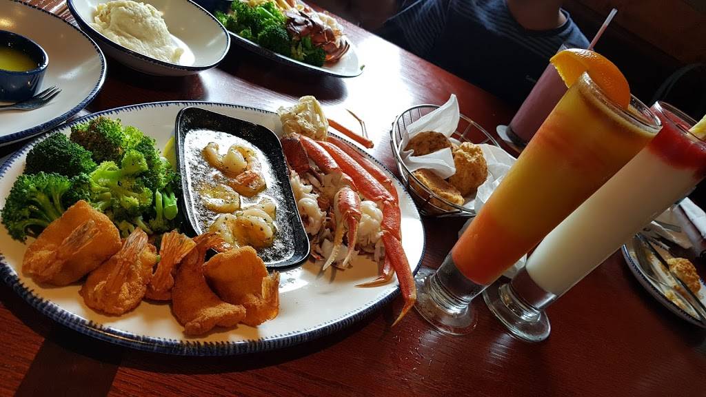 Red Lobster | restaurant | 6401 Darter Ct, Fort Pierce, FL 34945, USA | 7724614336 OR +1 772-461-4336