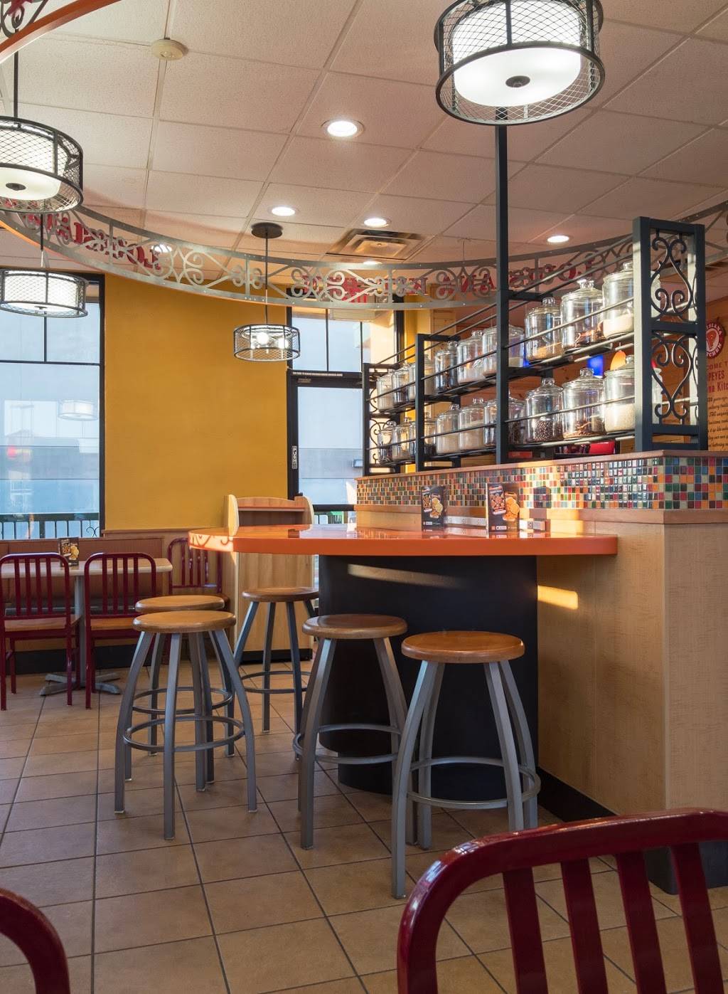 Popeyes Louisiana Kitchen | restaurant | 4360 Gosford Rd, Bakersfield, CA 93313, USA | 6618338188 OR +1 661-833-8188