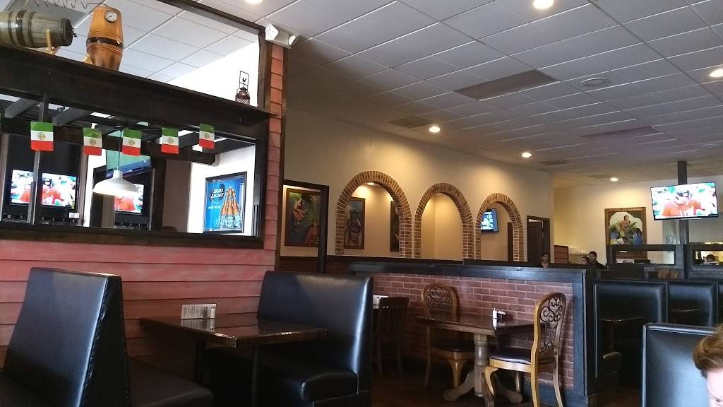 La Fiesta Mexican Grill | restaurant | 3000 Curry Ford Rd, Orlando, FL 32806, USA | 4079854340 OR +1 407-985-4340