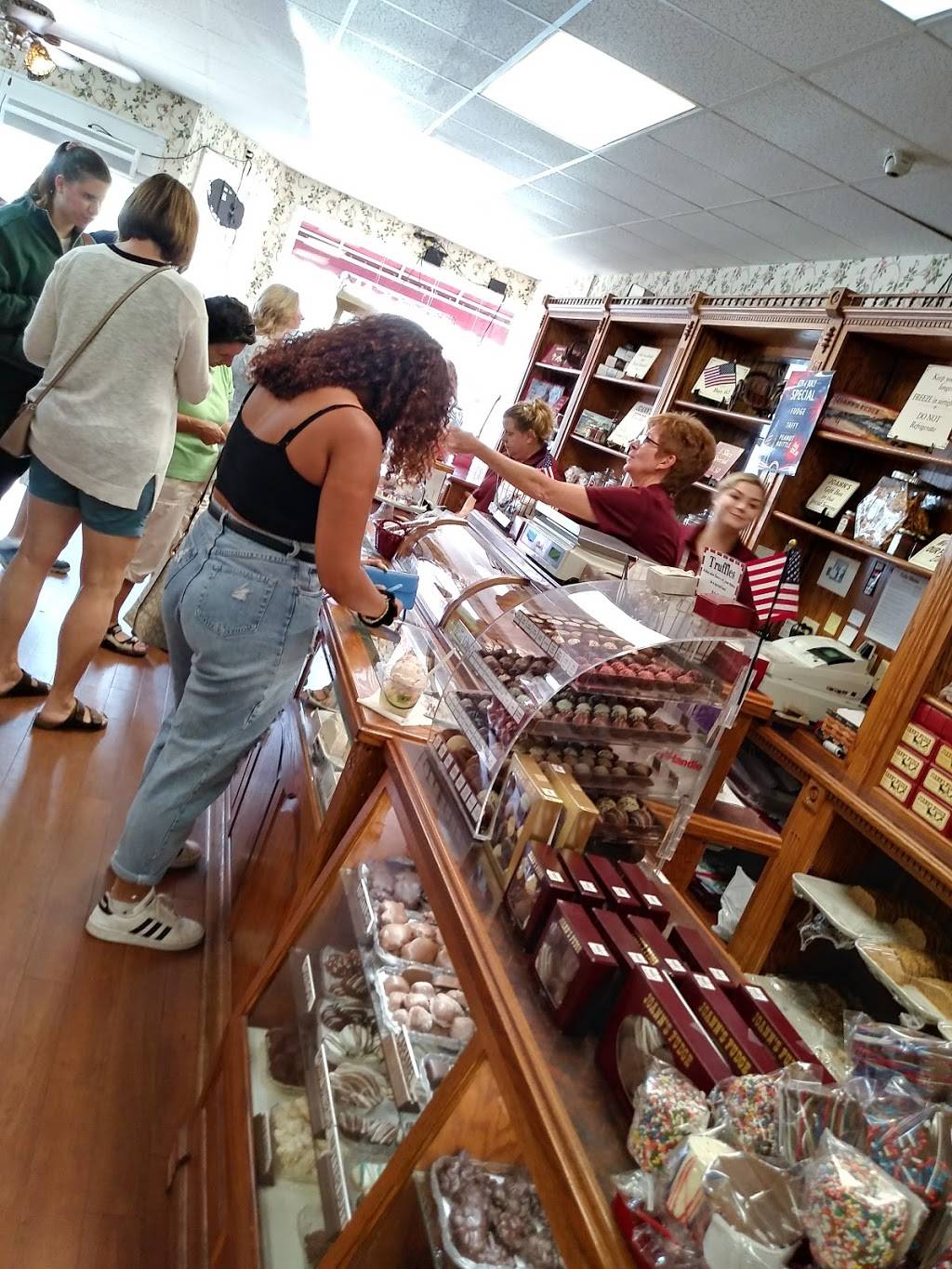 Dairy Queen | restaurant | 201 W Central Ave, Mackinaw City, MI 49701, USA | 2314200452 OR +1 231-420-0452