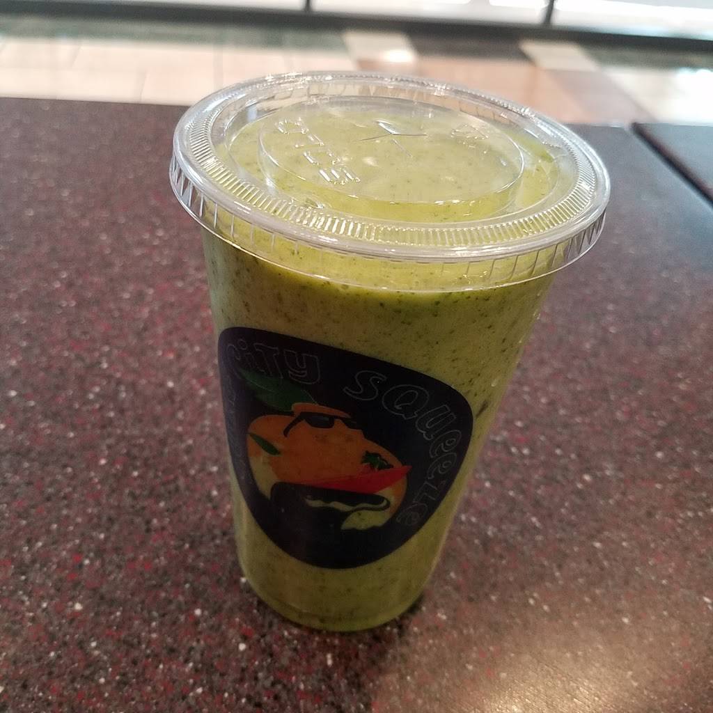 Surf City Squeeze | restaurant | 3700 Rivertown Pkwy #2070, Grandville, MI 49418, USA | 6165323664 OR +1 616-532-3664