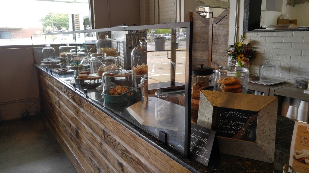 Uptown Downtown: Cakery, Bakery, & Eatery | restaurant | 110 W Louisiana Ave, Ruston, LA 71270, USA | 3182450546 OR +1 318-245-0546