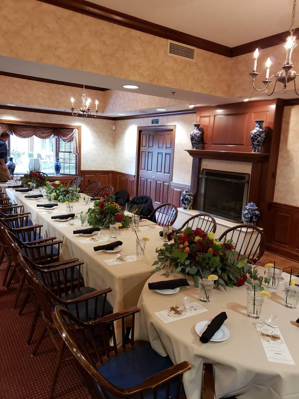 The Coach House | restaurant | 100 Berkeley Dr, Hamilton, OH 45013, USA | 5138567899 OR +1 513-856-7899