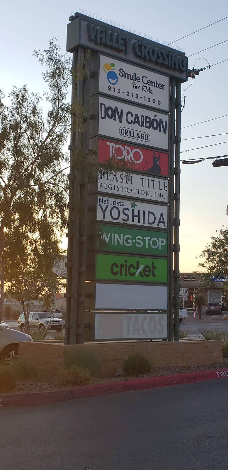 Wingstop | restaurant | 1050 Sunland Park Dr Ste P-100, El Paso, TX 79922, USA | 9155819464 OR +1 915-581-9464