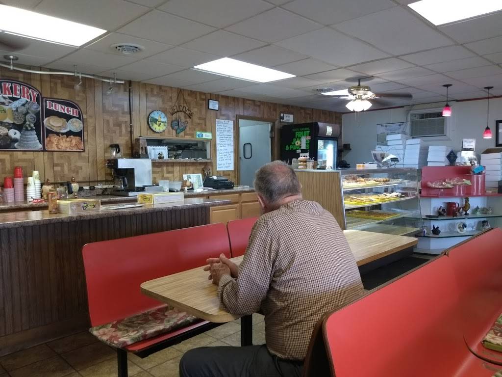 Carls Bakery & Restaurant | bakery | 819 E Camp St, East Peoria, IL 61611, USA | 3096997275 OR +1 309-699-7275