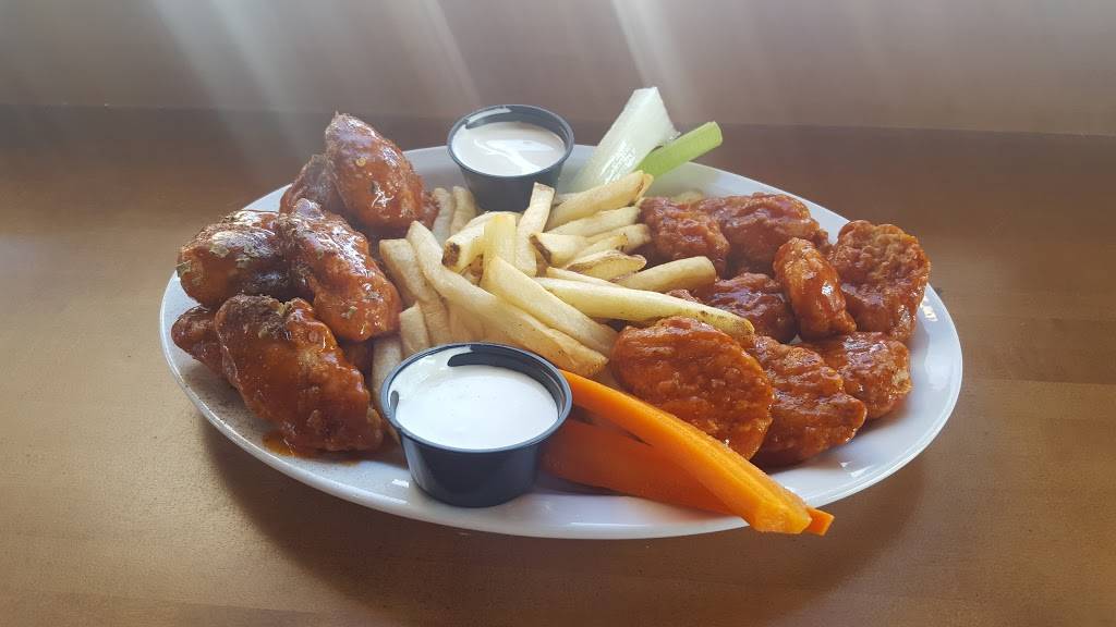 Wild Wing | restaurant | 1700 King Rd #20, King City, ON L7B 1L4, Canada | 9055399464 OR +1 905-539-9464
