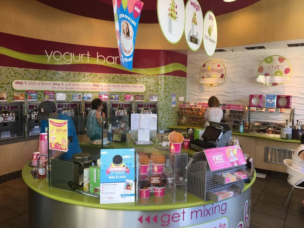 Menchies Frozen Yogurt | bakery | 20968 Ventura Blvd, Woodland Hills, CA 91364, USA | 8188871777 OR +1 818-887-1777