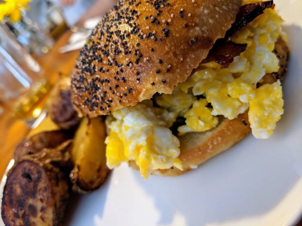 Grape and Grain | restaurant | 620 E 6th St, New York, NY 10009, USA | 6464904029 OR +1 646-490-4029