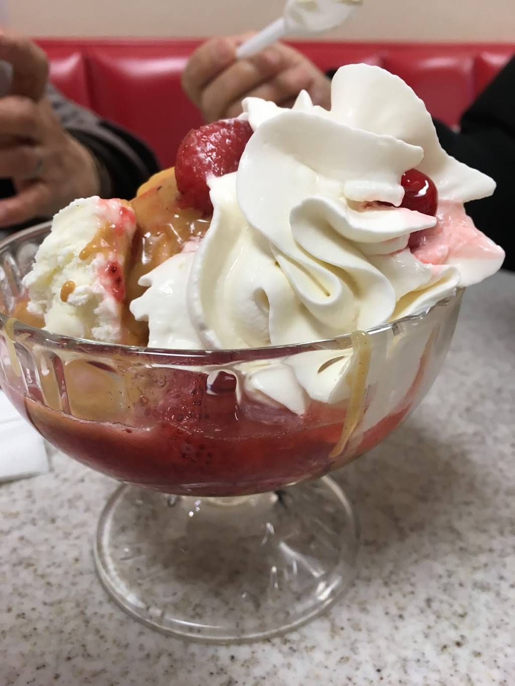 Oberweis Ice Cream and Dairy Store | restaurant | 80 E Northwest Hwy, Mt Prospect, IL 60056, USA | 8475776100 OR +1 847-577-6100