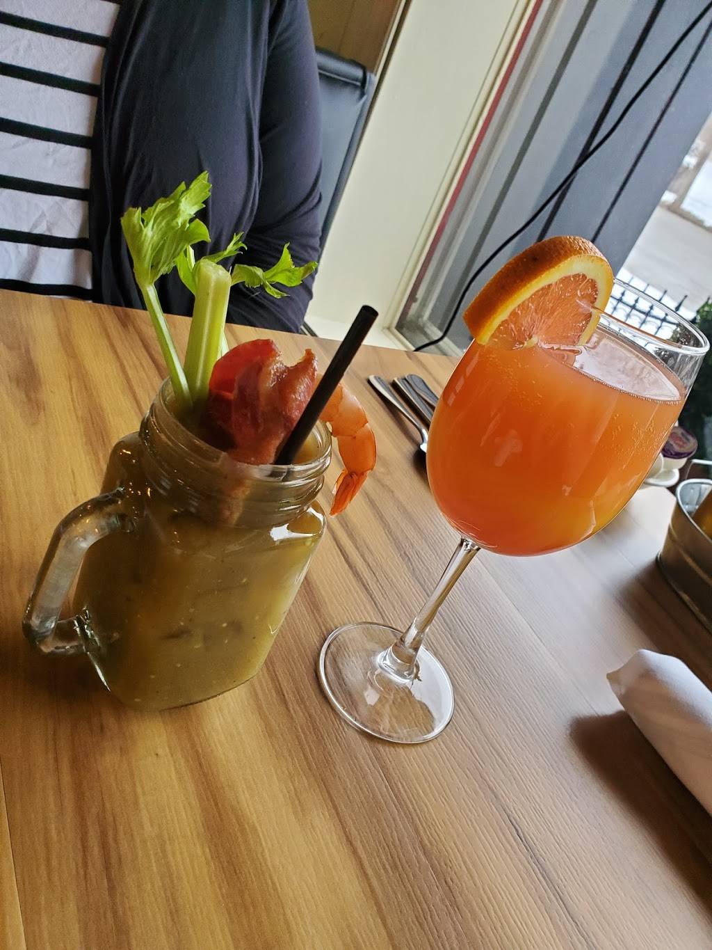 The Tipsy Biscuit | restaurant | 231 N Main St, Elkhart, IN 46516, USA | 5743276851 OR +1 574-327-6851