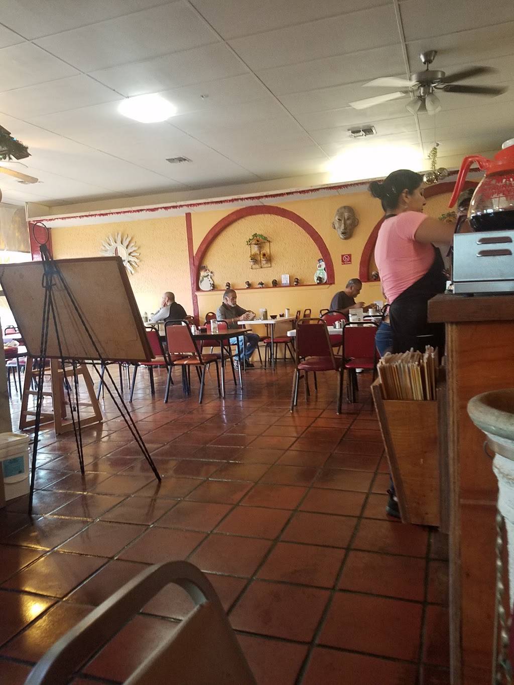 La Puntada Restaurant | restaurant | 117 Goliad Rd, San Antonio, TX 78223, USA | 2105339997 OR +1 210-533-9997