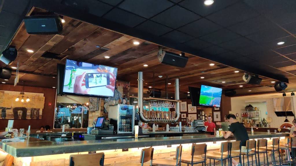 Urban Village Brewing Company | restaurant | 1001 N 2nd St, Philadelphia, PA 19123, USA | 2676871961 OR +1 267-687-1961