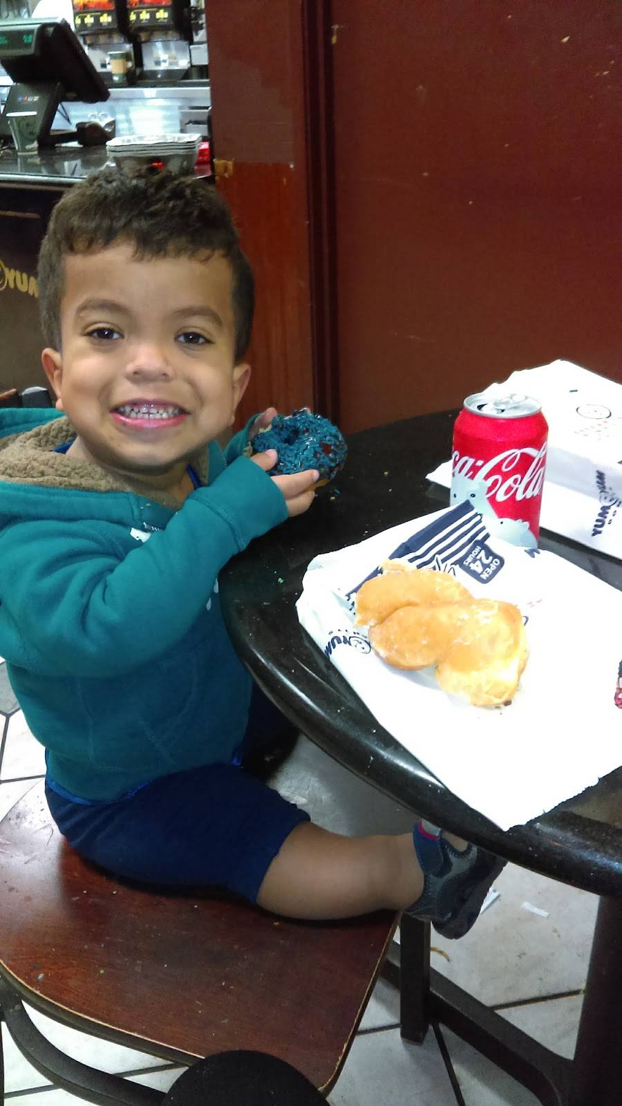 Yum Yum Donuts | cafe | 11150 Long Beach Blvd, Lynwood, CA 90262, USA | 3106375837 OR +1 310-637-5837