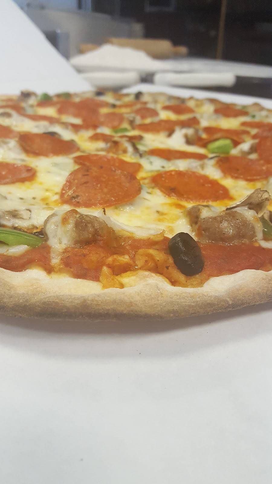 Vituccis Pizza | restaurant | 14185 W Greenfield Ave, New Berlin, WI 53151, USA | 2626415490 OR +1 262-641-5490