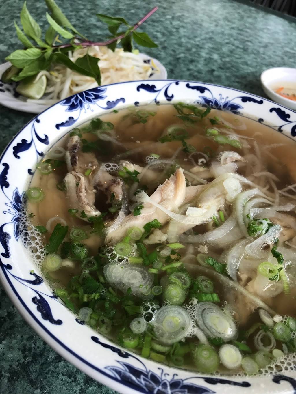 Viet House Restaurant Ltd | restaurant | 6226 Richmond Hwy, Alexandria, VA 22303, USA | 7036606741 OR +1 703-660-6741