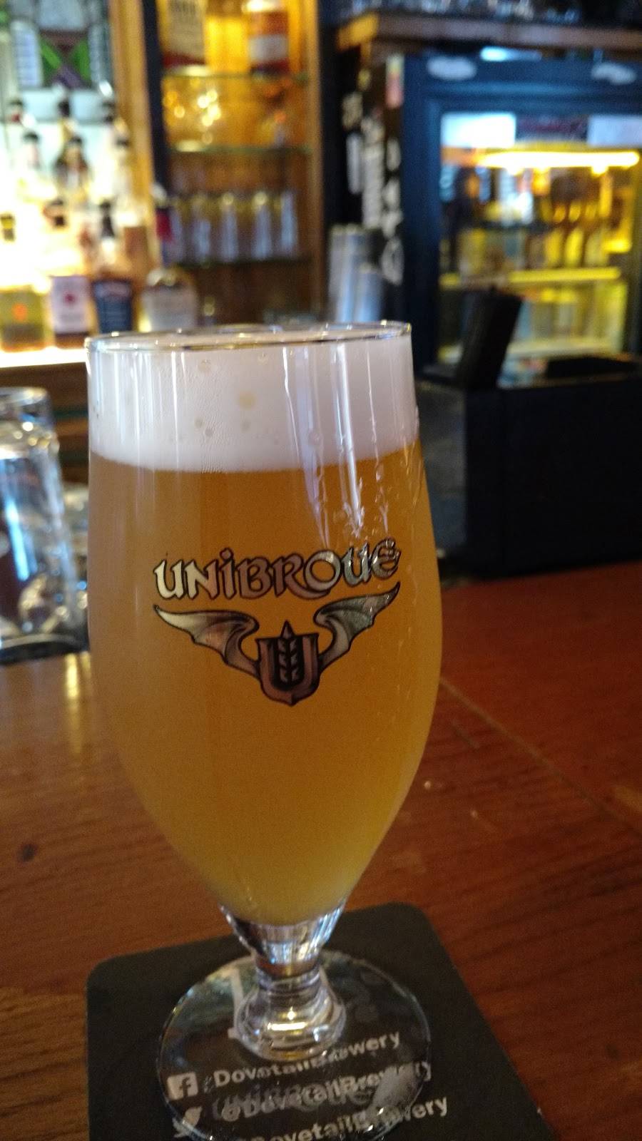 Four Moon Tavern | restaurant | 1847 W Roscoe St, Chicago, IL 60657, USA | 7739296666 OR +1 773-929-6666