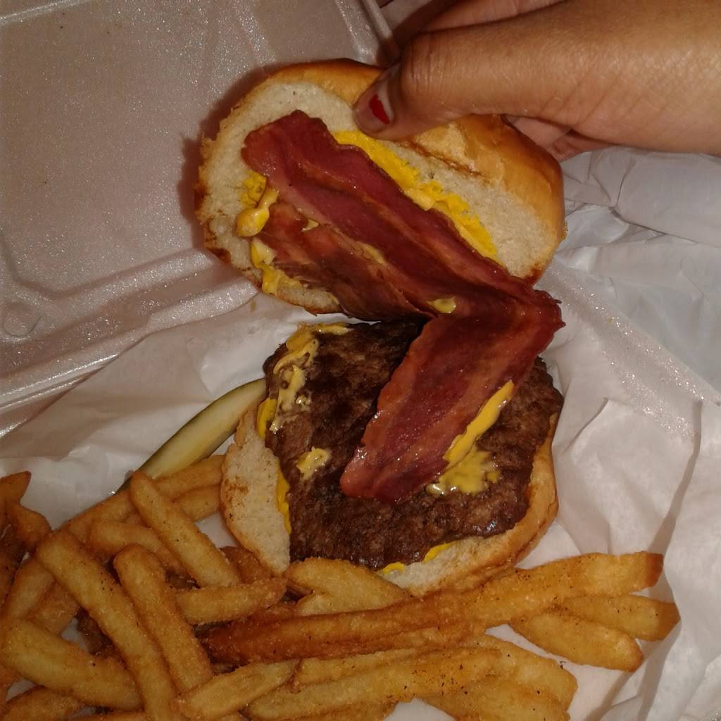 Chubbys Cheesesteaks East Side | meal takeaway | 2232 N Oakland Ave, Milwaukee, WI 53202, USA | 4142879999 OR +1 414-287-9999