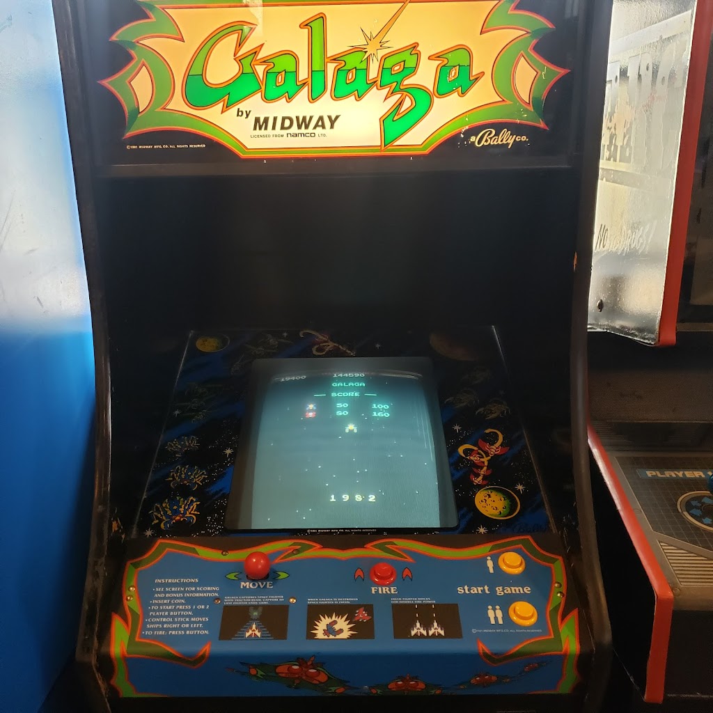 Ians Pizza Cream City | restaurant | 146 E Juneau Ave, Milwaukee, WI 53202, USA | 4147279200 OR +1 414-727-9200