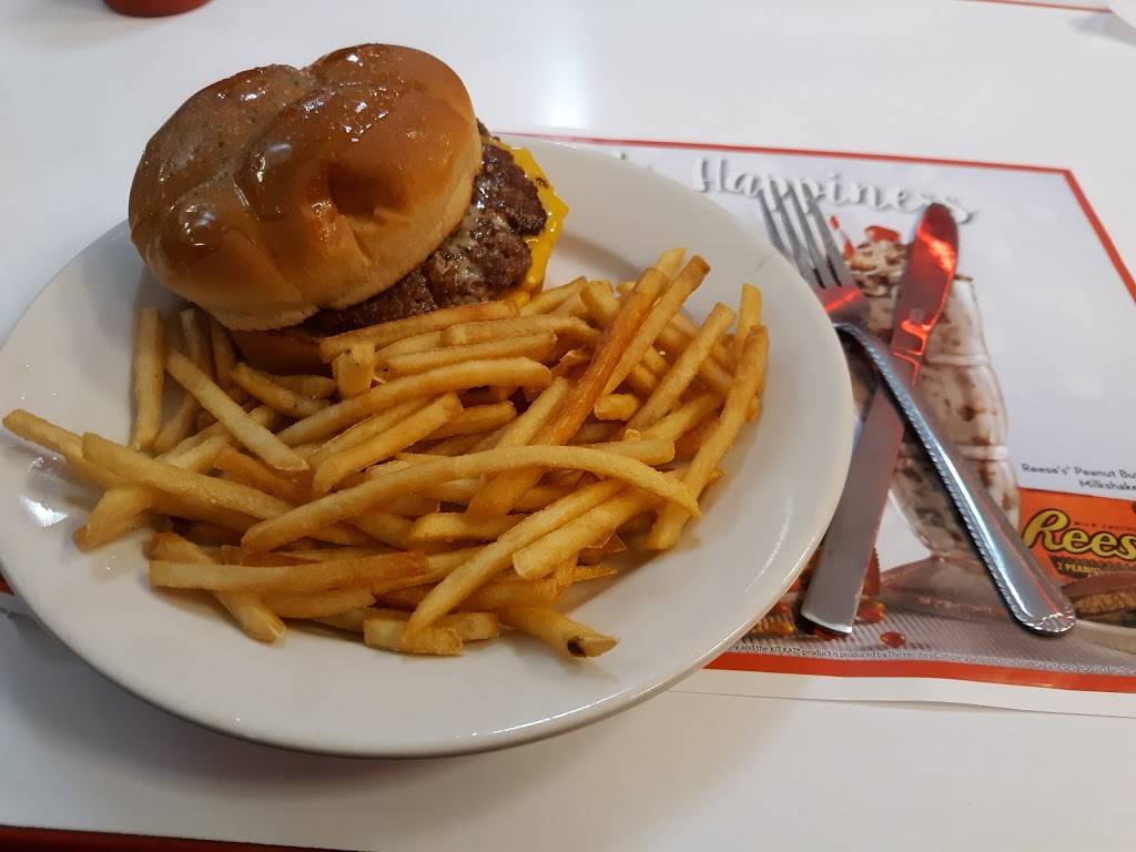 Steak n Shake | restaurant | 1211 N Keller Dr, Effingham, IL 62401, USA | 2172100386 OR +1 217-210-0386
