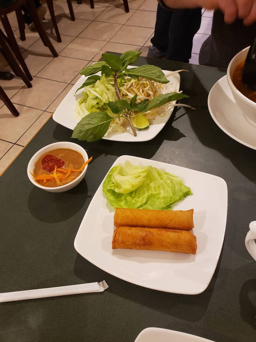Kravin Pho | restaurant | 1999 Park St, Hartford, CT 06106, USA | 8609045375 OR +1 860-904-5375