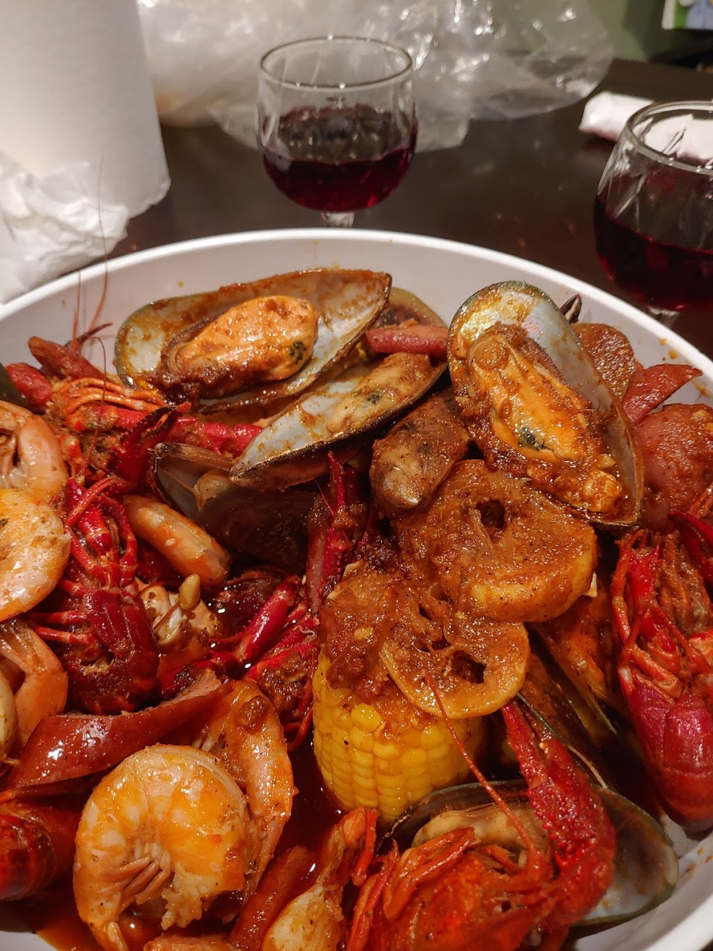 The Saucy Crab Homewood | restaurant | 17628 S Halsted St, Homewood, IL 60430, USA | 7089600591 OR +1 708-960-0591