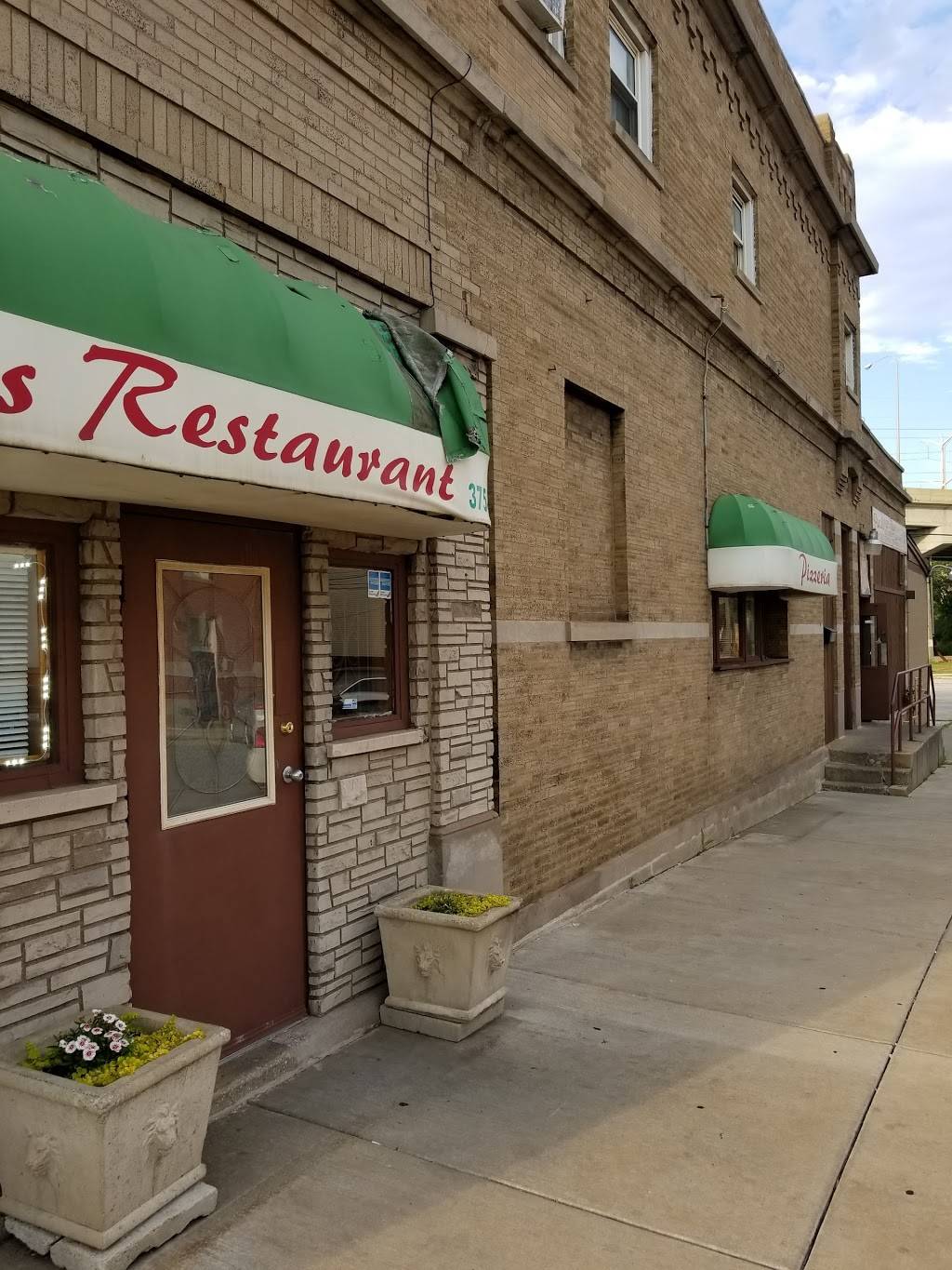 Puccis Restaurant & Pizzeria | restaurant | 10063 S Ewing Ave, Chicago, IL 60617, USA | 7733757539 OR +1 773-375-7539