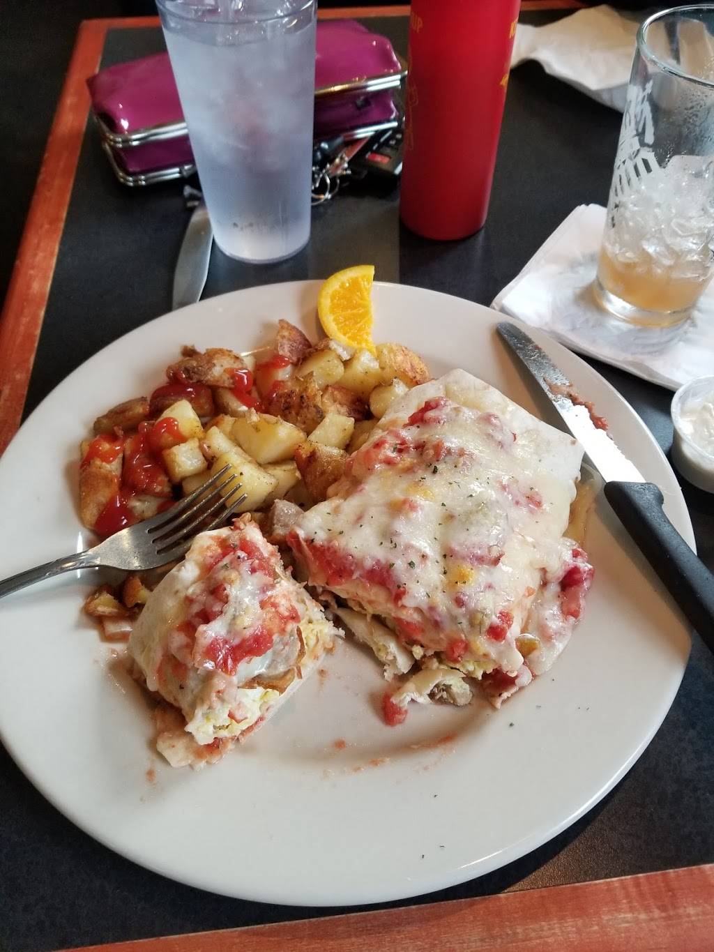 Lisas Restaurant & Lounge | restaurant | 15 Bangor St, Augusta, ME 04330, USA | 2076210599 OR +1 207-621-0599