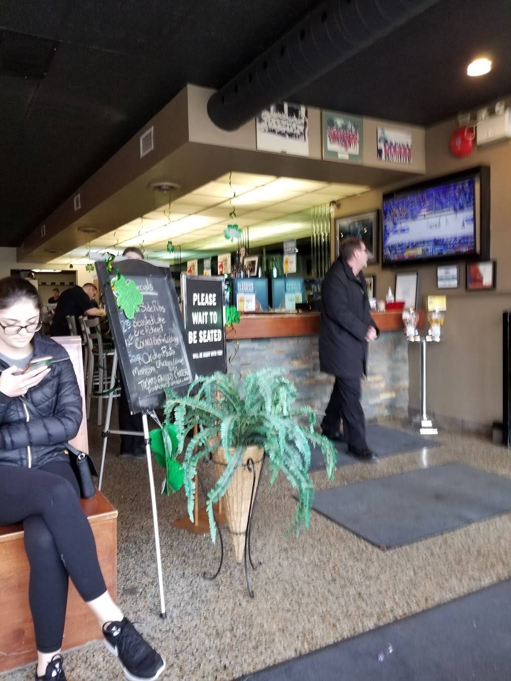 Windsors Penalty Box Restaurant | restaurant | 2151 Walker Rd, Windsor, ON N8W 3P5, Canada | 5192533310 OR +1 519-253-3310