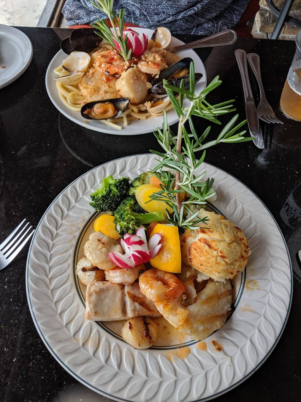 Capri Fish House | restaurant | 203 Capri Blvd, Naples, FL 34113, USA | 2393895555 OR +1 239-389-5555