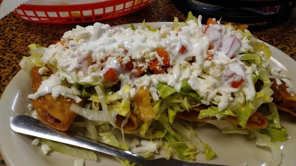 El Burrito Tapatio | restaurant | 3008 West Ave, San Antonio, TX 78201, USA | 2103201985 OR +1 210-320-1985