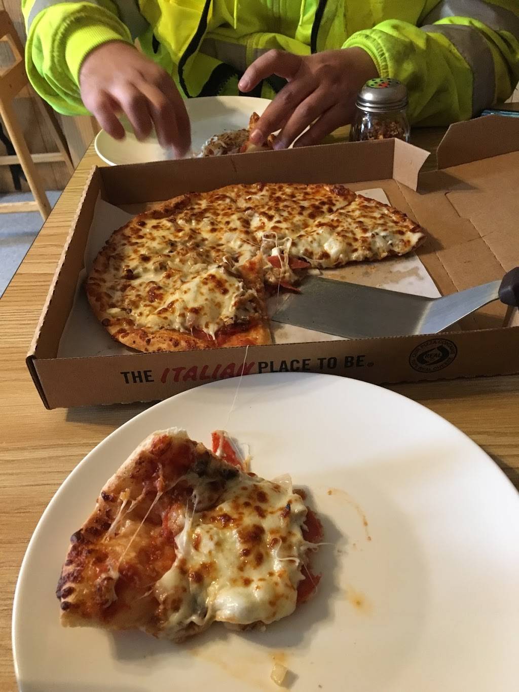 Judys Giovannis | restaurant | 4429 OH-243, Ironton, OH 45638, USA | 7405329061 OR +1 740-532-9061