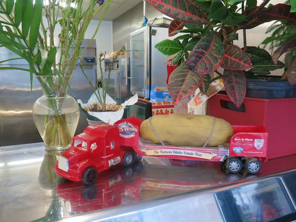 Knish Nosh | bakery | 98-104 Queens Blvd, Rego Park, NY 11374, USA | 7188975554 OR +1 718-897-5554