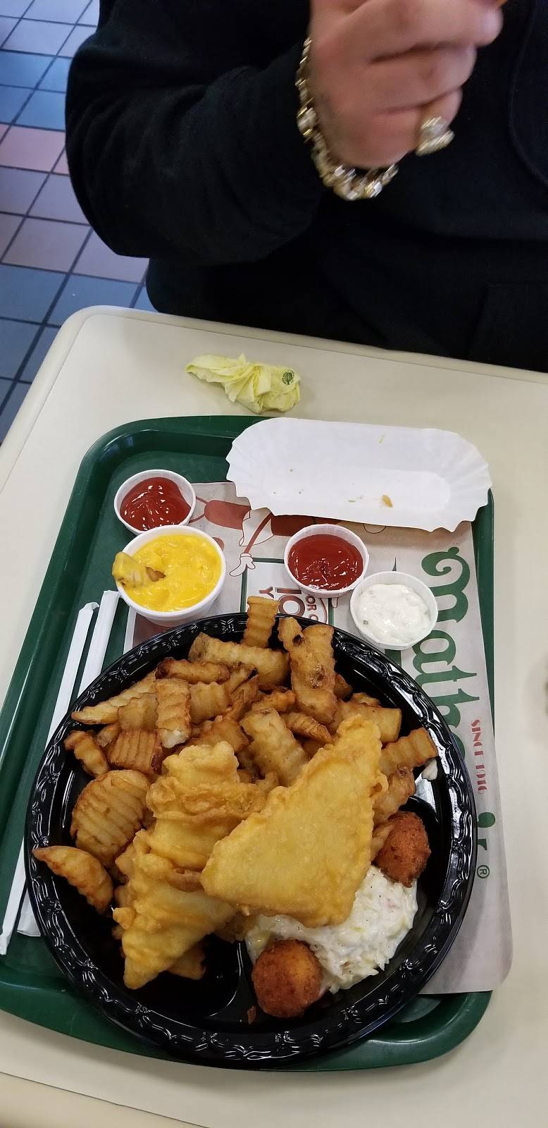 Nathans Famous | restaurant | 1530 Old Country Rd, Westbury, NY 11590, USA | 5168328900 OR +1 516-832-8900