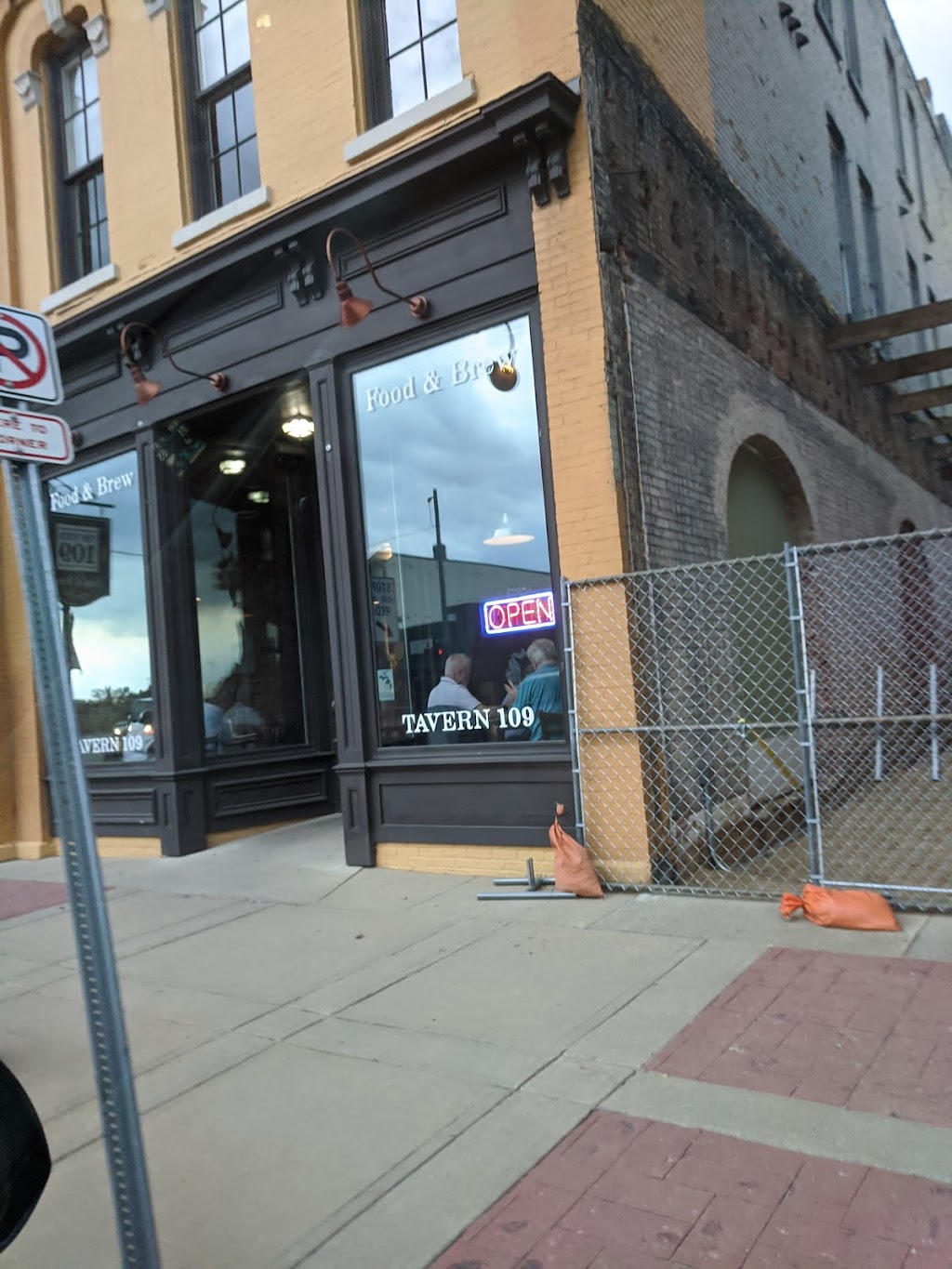 Tavern 109 | restaurant | 109 E Grand River Rd, Williamston, MI 48895, USA | 5176552100 OR +1 517-655-2100