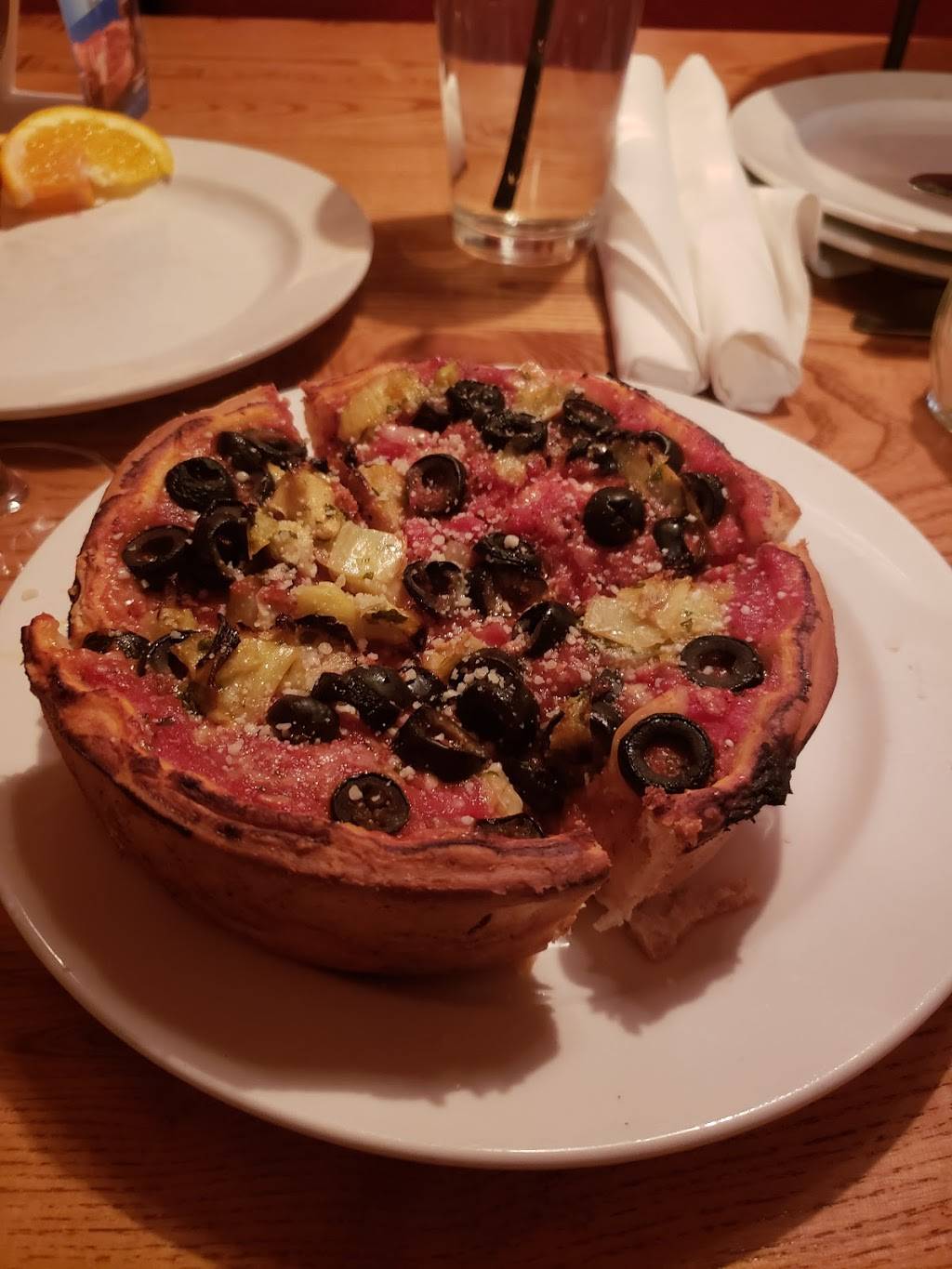 Giordanos | restaurant | 641 Plainfield Rd, Willowbrook, IL 60527, USA | 6303256710 OR +1 630-325-6710